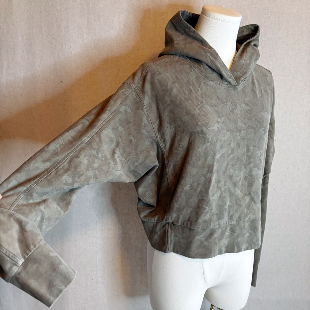 Athleta green camo hoodie size XS - Picture 3 of 6